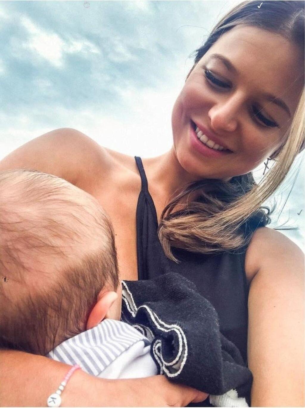 Anna Lewandowska dojčí naozaj decentne