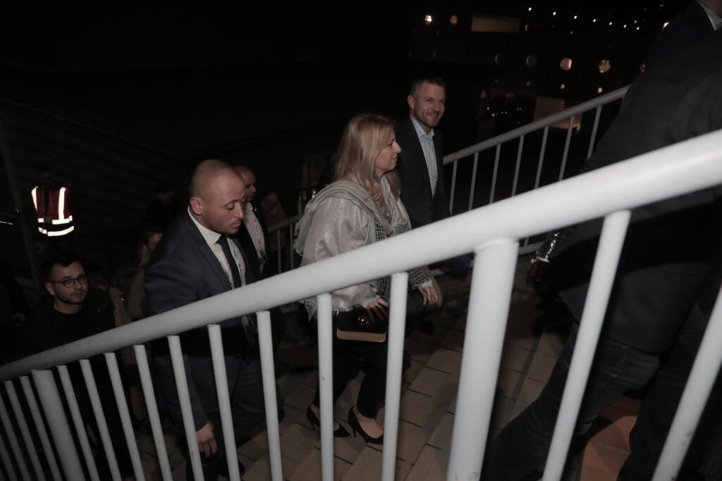Prezidentka Slovenska opúšťala zápas po boku premiéra Petra Pellegriniho.