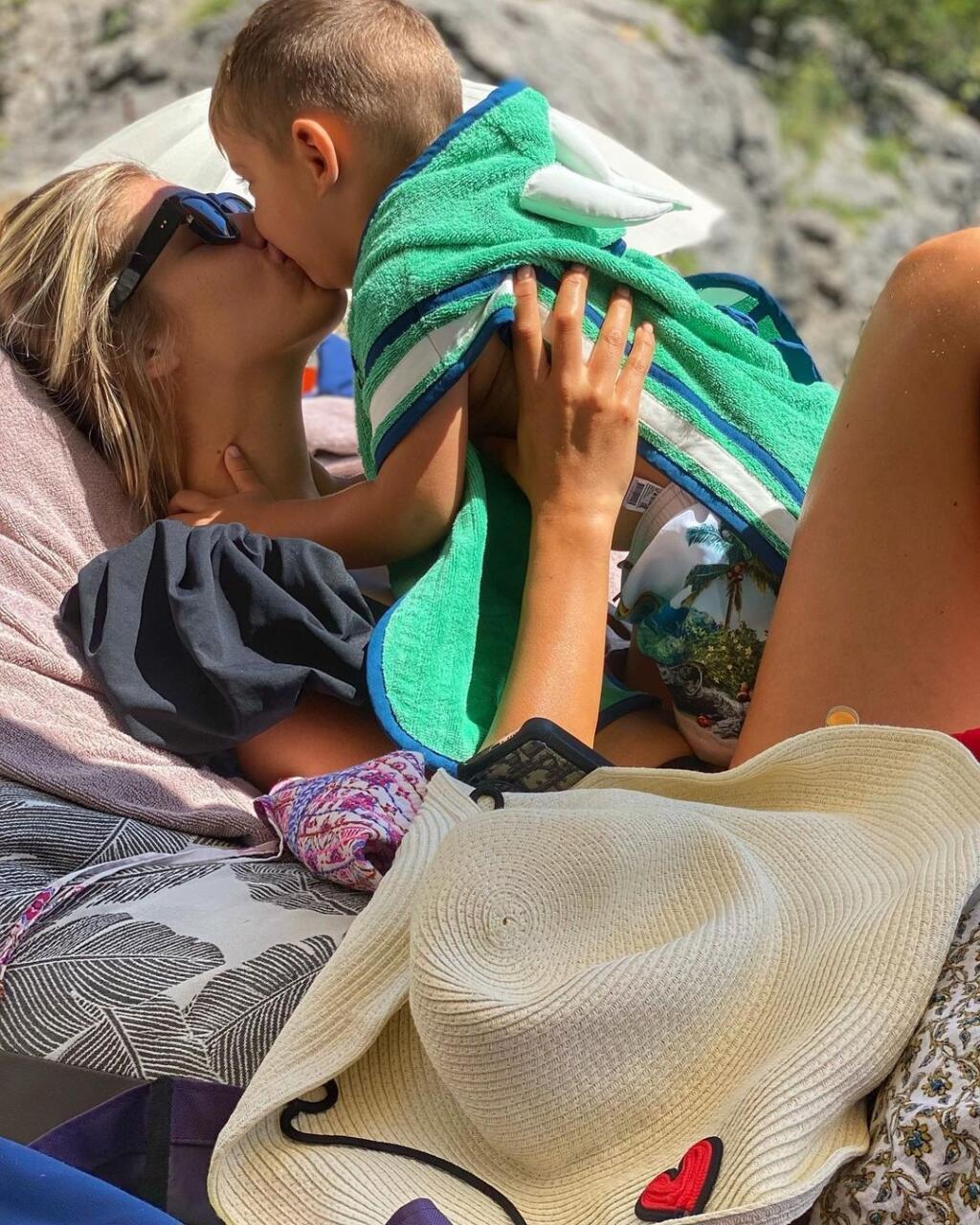 Jasmina si to, že je mamou Sanela naplno užíva.