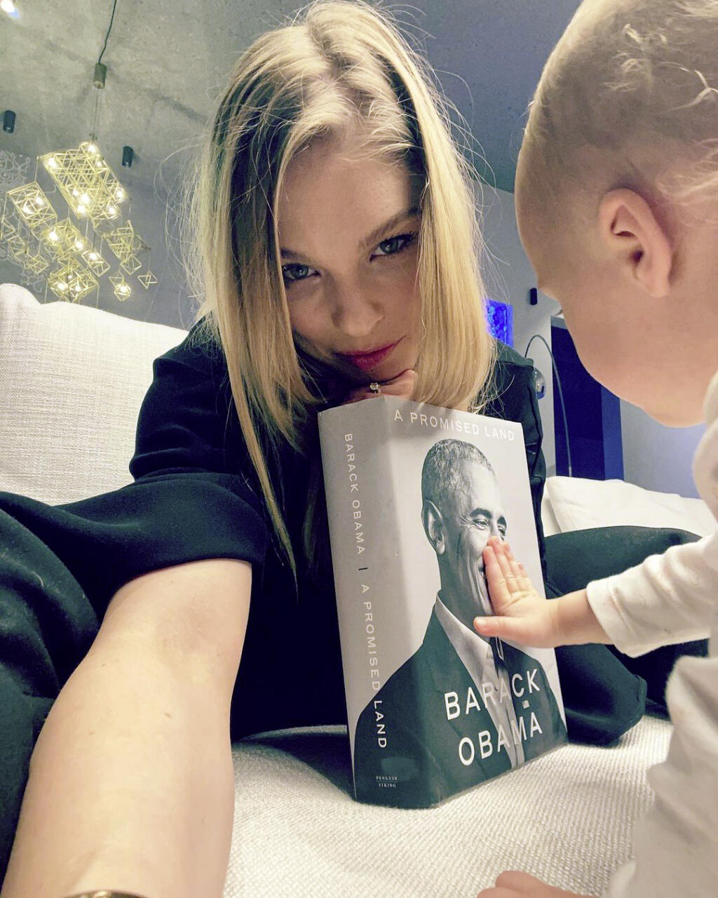 Je maximálna knihomoľka. Knihy pravidelne odporúča cez sociálne siete.