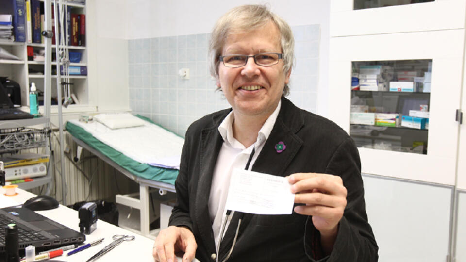 MUDR. PETER LIPTÁK:  Dnes vydávame takýto  doklad, potom už budeme  ako obchodníci.