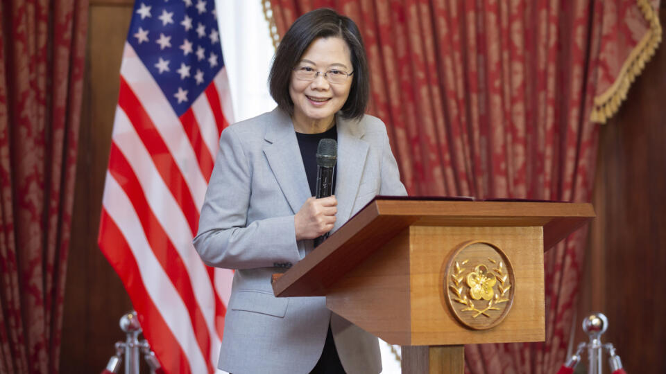 Taiwanská prezidentka Cchaj Jing-wen vystupuje s prejavom počas návštevy delegácie amerického Kongresu v Tchaj-peji.