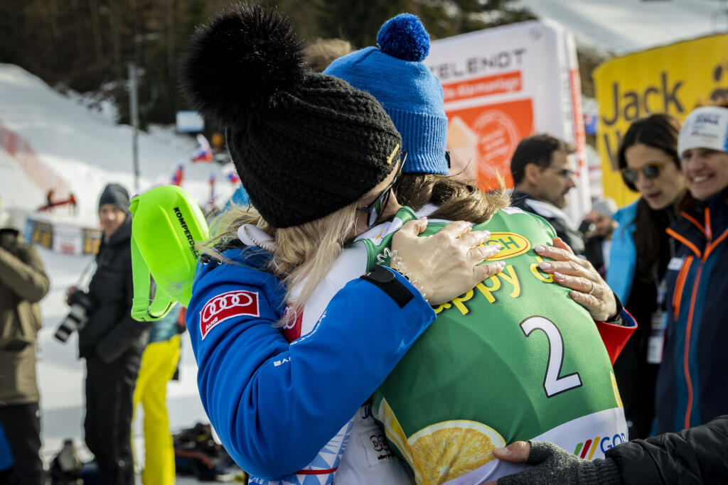 Na snímke Petra Zorvan a Petra Vlhová.