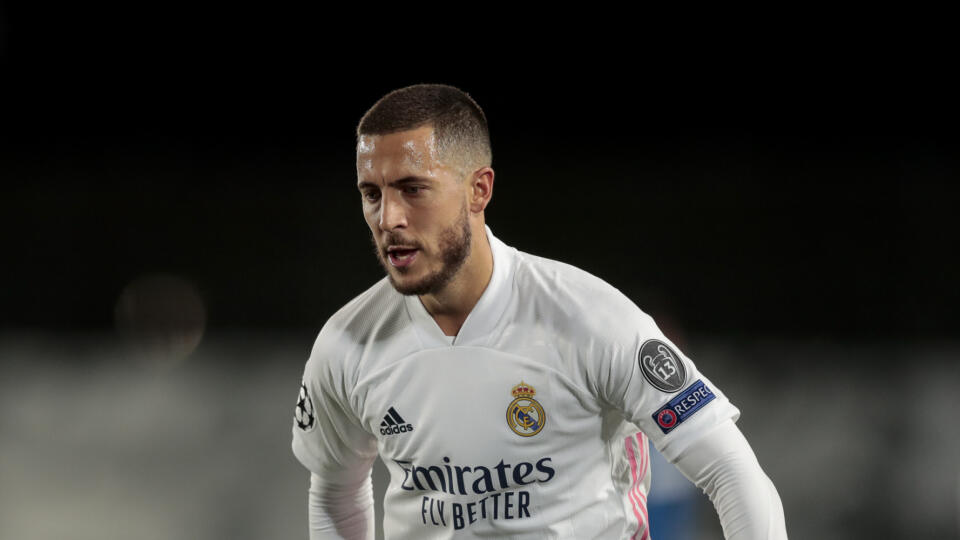 KK26 Madrid - Na archívnej snímke z 3. novembra 2020 futbalista Realu Madrid Eden Hazard počas zápasu skupiny B vo futbalovej Lige majstrov proti Interu Miláno v Madride. Belgický futbalista Eden Hazard a jeho spoluhráč z Realu Madrid Casemiro mali pozitívny test na koronavírus. Infekciu odhalili pár dní po zápase Ligy majstrov s Interom Miláno. FOTO TASR/AP
FILE - In this Tuesday, Nov. 3, 2020 file photo, Real Madrid's Eden Hazard during their Champions League group B soccer match against Real 