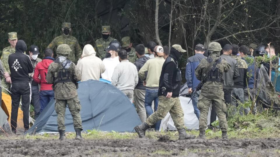 Poľsko vysiela na hranice s Bieloruskom ďalších 500 vojakov