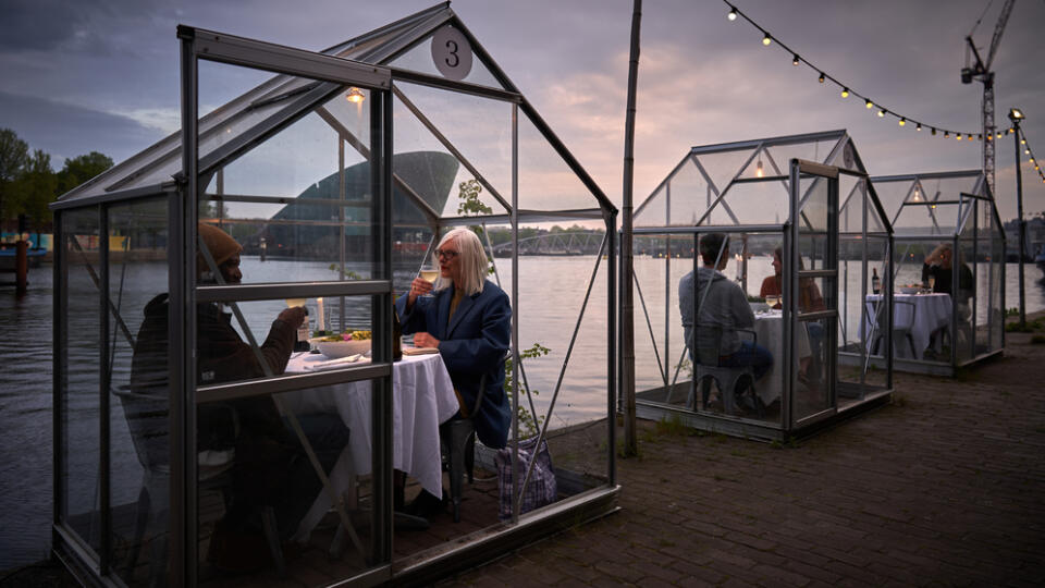 Holandská reštaurácia ETEN skúša stoly v skleníkoch