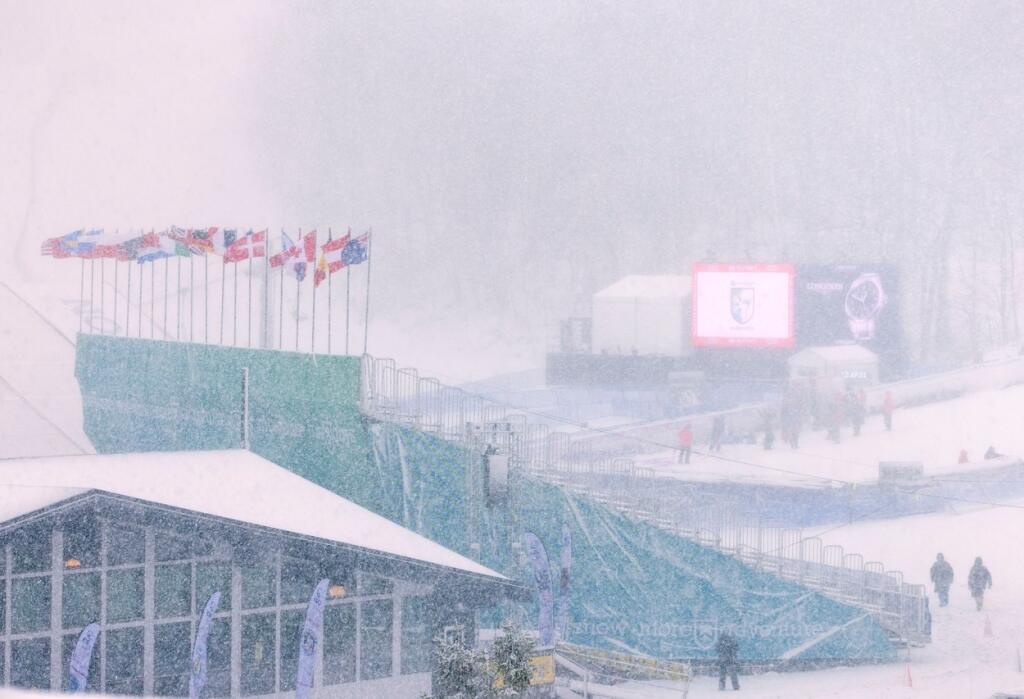 Sobotný obrovský slalom Svetového pohára v americkom Killingtone žiaľ zrušili pre nepriaznivé počasie.
