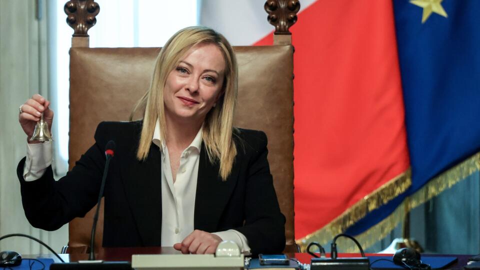 Taliani hľadajú recept na lepšie ekonomické vyhliadky. Medzitým si pohnevali banky