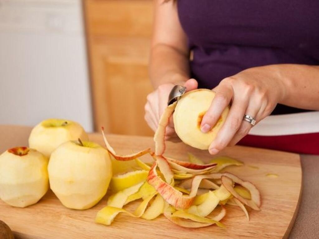 Olúpané jablko obsahuje už o 40 percent antioxidantov menej ako neolúpané.