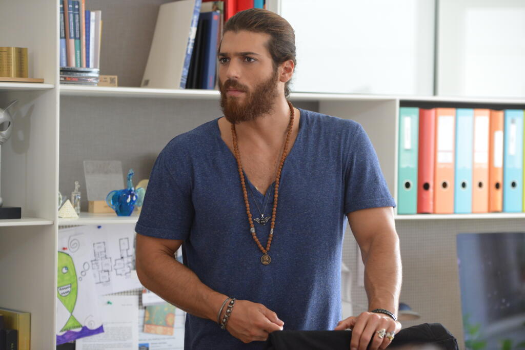 Can Yaman zo seriálu S hlavou v oblakoch