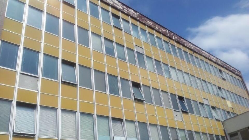 Takto vyzerajú mnohé školy či škôlky na Slovensku ešte aj dnes.