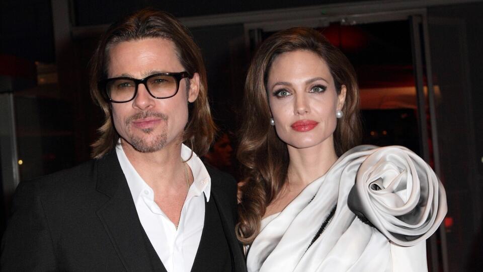 ANGELINA JOLIE A BRAD PITT