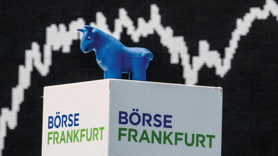 The German stock index (DAX) curve appears on a screen in the trading hall of the stock exchange in Frankfurt am Main, Germany, 06 February 2018. After a clear downward trend in the US and in Asia, the DAX coped relatively well with the overseas' downturns. Photo: Boris Roessler/dpa, Image: 362421281, License: Rights-managed, Restrictions: GERMANY OUT, Model Release: no, Credit line: Profimedia, AFP