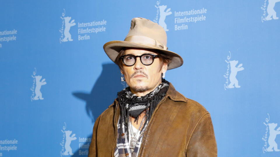 MIK 1 Berlín - Na snímke herec Johny Depp pózuje fotografom pred začiatkom projekcie filmu Minamata počas 70. ročníka Medzinárodného filmového festivalu Berlinale 2020 v nemeckej metropole 20. februára 2020. FOTO TASR/AP

Actor Johnny Depp poses during a photo-call for the film Minamata during the 70th International Film Festival Berlin, Berlinale in Berlin, Germany, Friday, Feb. 21, 2020. (AP Photo/Markus Schreiber)