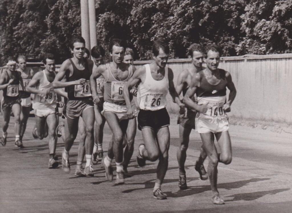 Vo veku 65 rokov zomrel bývalý popredný slovenský vytrvalec Milan Seman, ktorý v 80. rokoch žal úspechy vo farbách Slávie SVŠT Bratislava a Interu Bratislava.