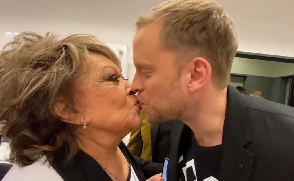 Jiřina Bohdalová nestráca šarm ani v deväťdesiatke a milujú ju nielen diváci, ale aj kolegovia.