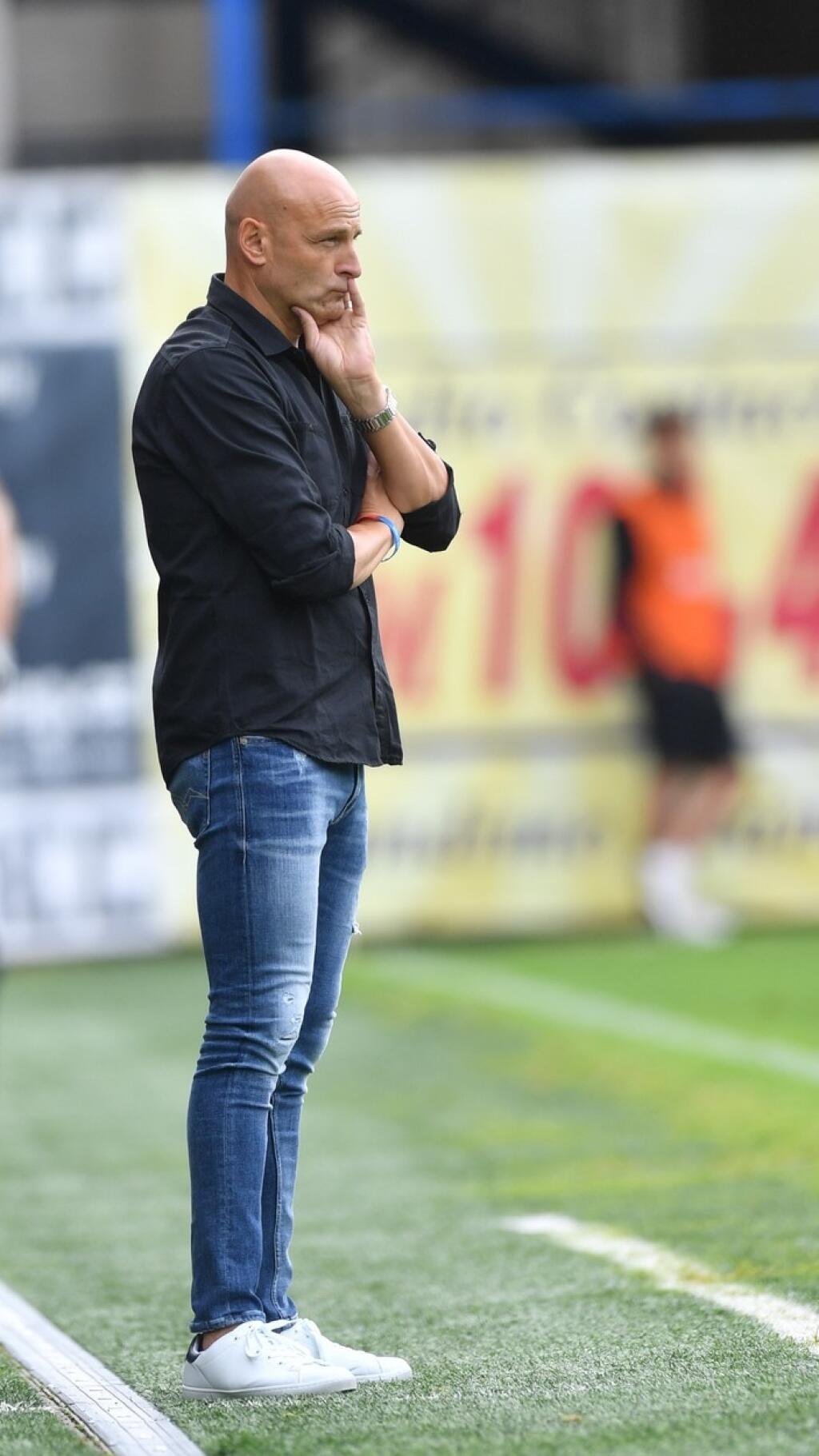 Adrián Guľa (vpravo) verí, že jeho zverenci sa nakopnú k lepším výkonom.
