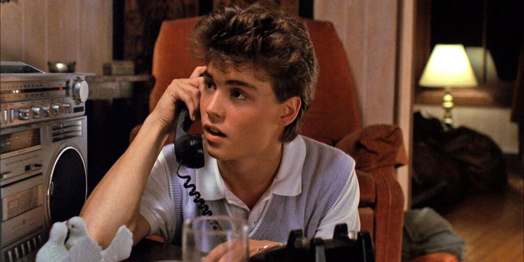 Johnny Depp (58): Nočná mora v Elm Street (1984): Ikonický filmový debut primäl Deppa nechať sa zohaviť supervrahom Freddym Kruegerom. Našťastie už onedlho nato si vyskúšal viacero oveľa lepších, aj keď podobne zvláštnych snímok a rolí.