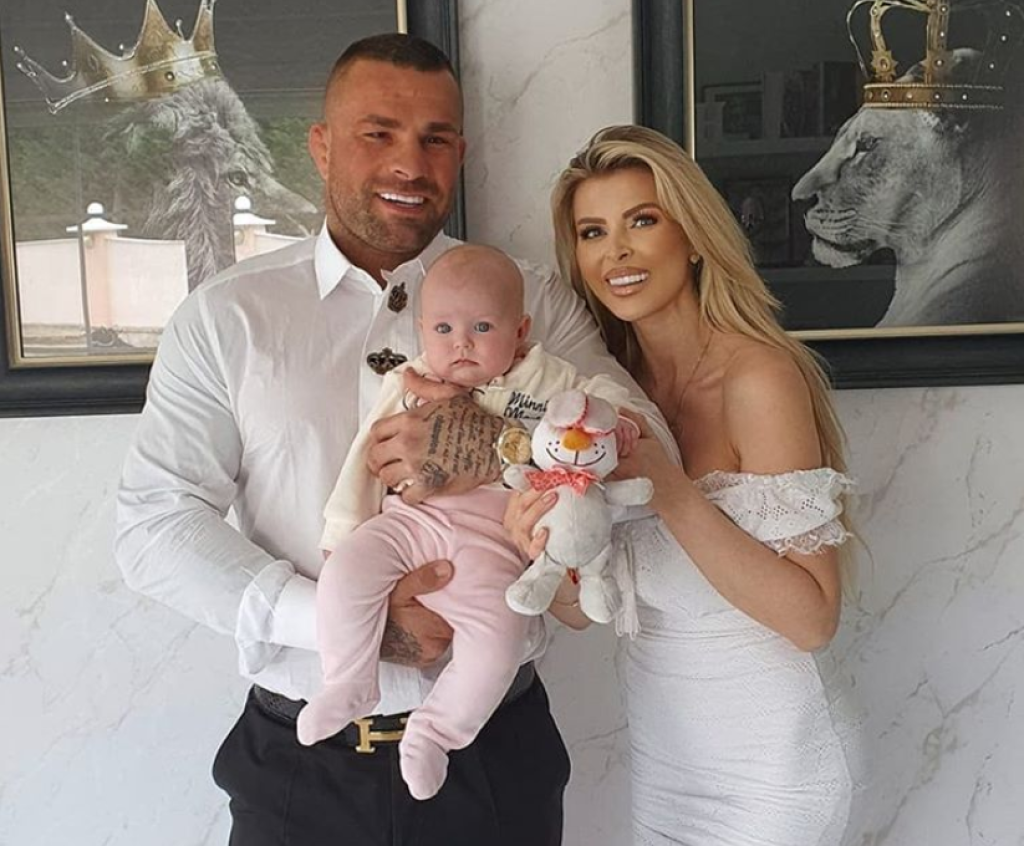 Karlos Vémola s priateľkou Lelou a dcérkou Lili.