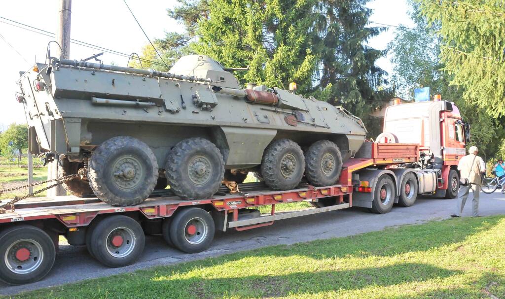 Krajná Bystrá - výročie okupácie - protest - Hlina Alojz - obrnený transportér