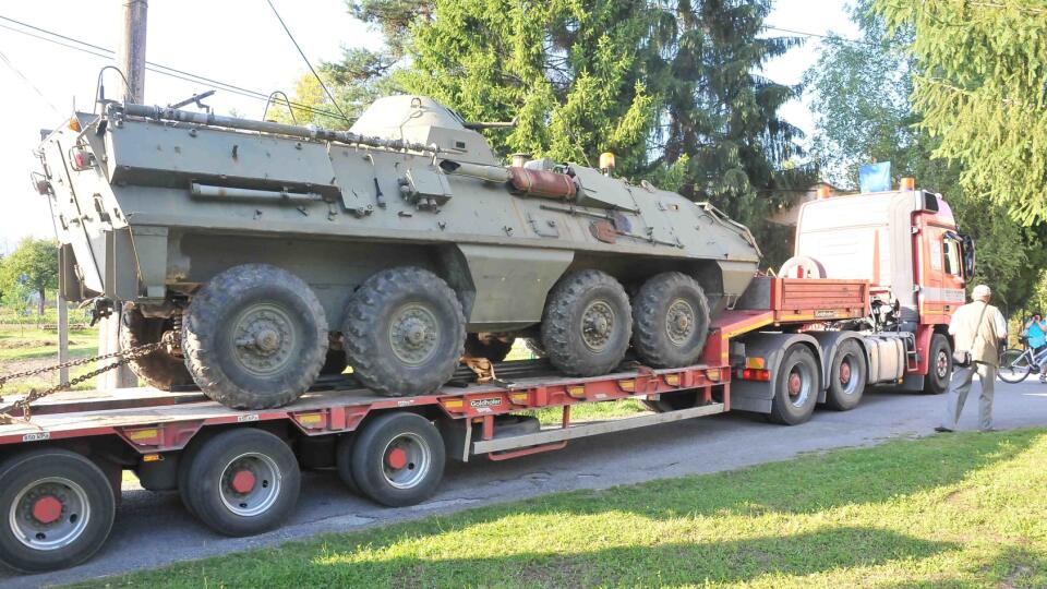 Krajná Bystrá - výročie okupácie - protest - Hlina Alojz - obrnený transportér