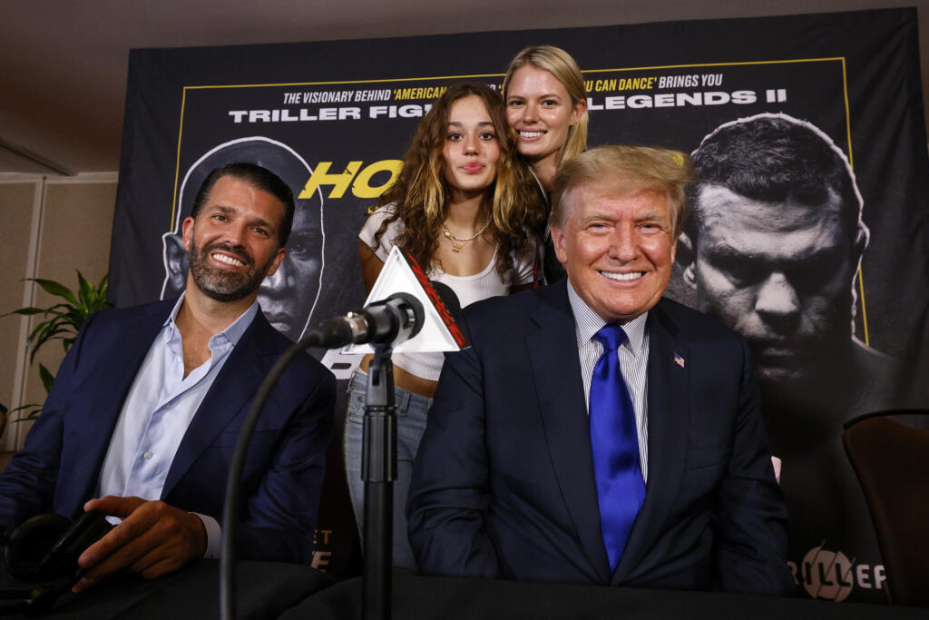 Ostrosledovaný zápas si na vlastné oči nedal ujsť ani bývalý prezident USA Donald Trump.