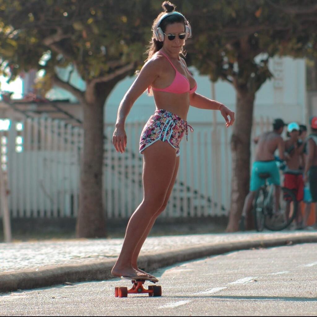 Aj fotografie zo súkromného archívu sú súčasťou instagramového účtu sexi brazílskej freestylerky Natalie Guitlerovej.