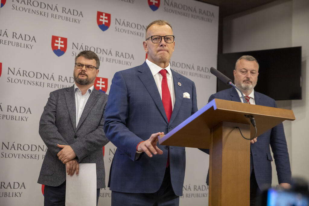 Na snímke je TK SME-RODINA , Boris Kollár , Štefan Holý a Milan Krajniak k výstavbe nájomných bytov.
