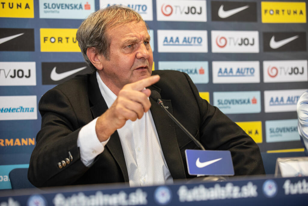 Partia siedmych slovenských reprezentantov v októbri 2018 porušila životosprávu, keď počas zrazu národného tímu podnikla nočný výjazd po prehre s Českom. Tréner Ján Kozák st. To niesol starší a v reakcii na to rezignoval.