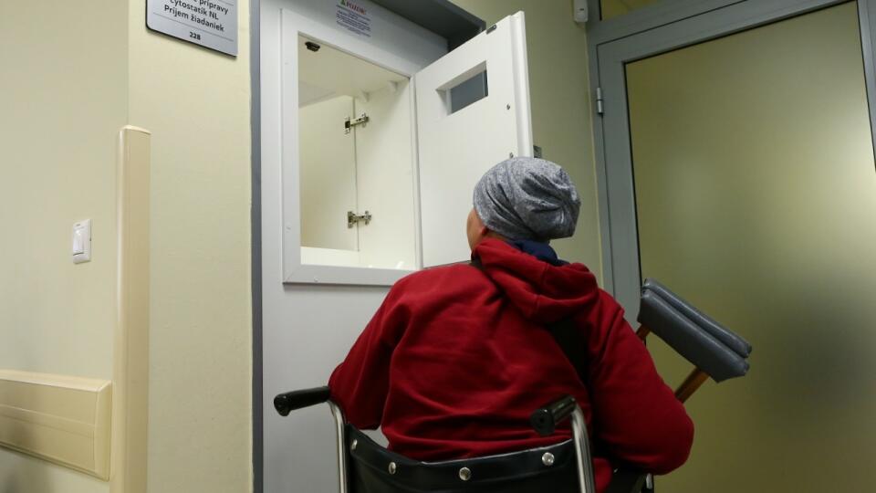 Ide najmä o pacientov, ktorí potrebujú špeciálne, často drahé lieky, ktorými sa lieči rakovina, poruchy metabolizmu, vážne srdcovocievne či zriedkavé ochorenia.