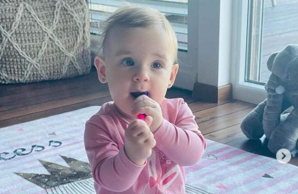 Tešíme sa už na sobotuuuuu. Odkázala europoslankyňa Monika Beňová spolu s dcérkou. Už v sobotu 18. septembra by totiž mala Beňová oženiť svojho syna Martina.