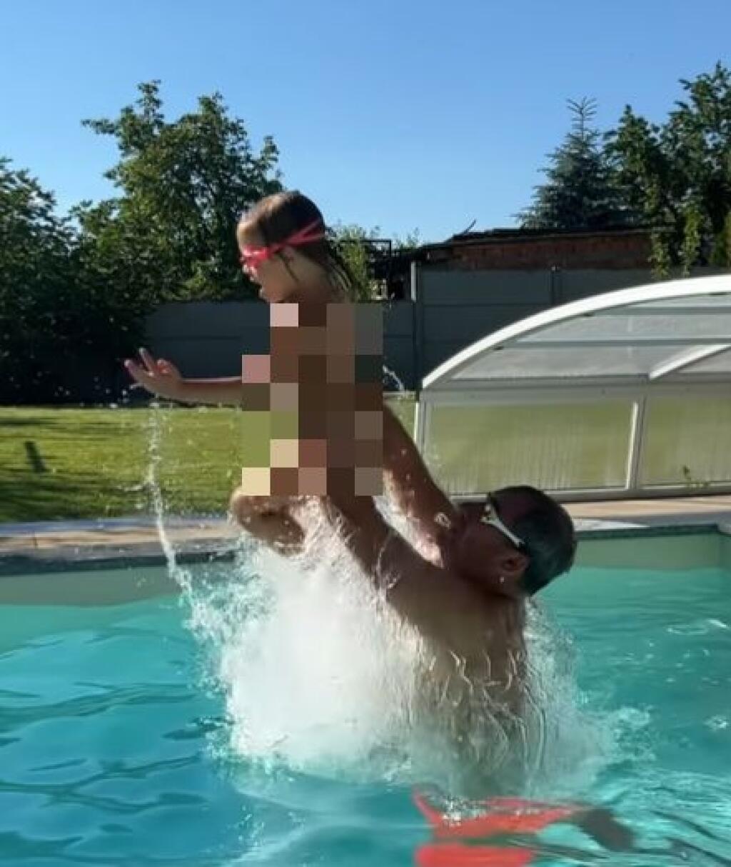 Pocisková zverejnila na sociálnej sieti krátke video, na ktorom je 4-ročná dcéra nahá.