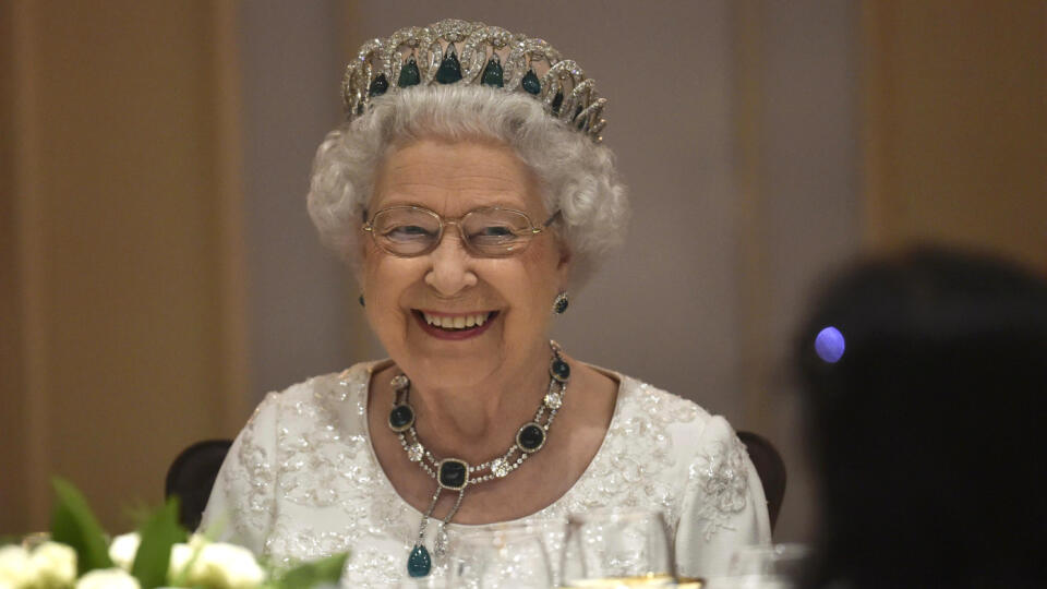 VALLETTA, MALTA - NOVEMBER 27:  Queen Elizabeth II smiles as she attends a dinner at the Corinthia Palace Hotel in Attard during the Commonwealth Heads of Government Meeting (CHOGM) on November 27, 2015 near Valletta, Malta. Queen Elizabeth II, The Duke of Edinburgh, Prince Charles, Prince of Wales and Camilla, Duchess of Cornwall arrived today to attend the Commonwealth Heads of State Summit.  (Photo by Toby Melville -Pool/Getty Images)