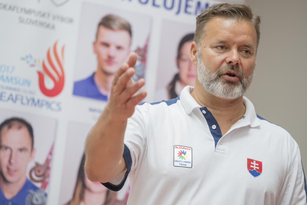 Dušan Dědeček zabil v nedeľu večer svojou šialenou jazdou v opitosti piatich mladých ľudí. Na to jeho zverenkyňa zrejme hrdá nebude.