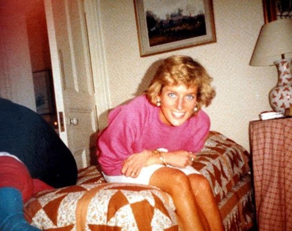 Princezná Diana bývala v rokoch 1979-1981, teda ešte pred sobášom s princom Charlesom, v Londýne na adrese Coleherne Court 60, neďaleko King's Road v štvrti Chelsea spolu s niekoľkými priateľkami.