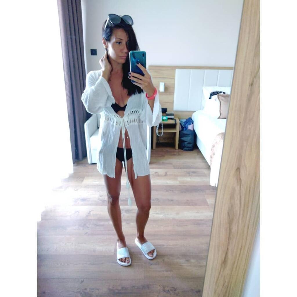 Sexi Ana Staševičová je hlásateľkou aj hovorkyňou futbalového klubu, ale fanúšikovia ju majú radšej bez saka.