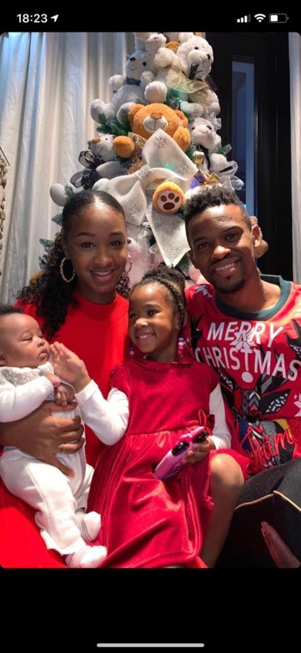 Portugalský rýchlik Nelson Semedo v kruhu najbližších
