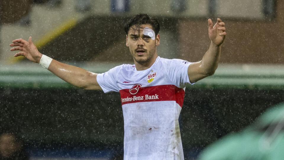 Mavropanos mohol len bezmocne rozhadzovať rukami.