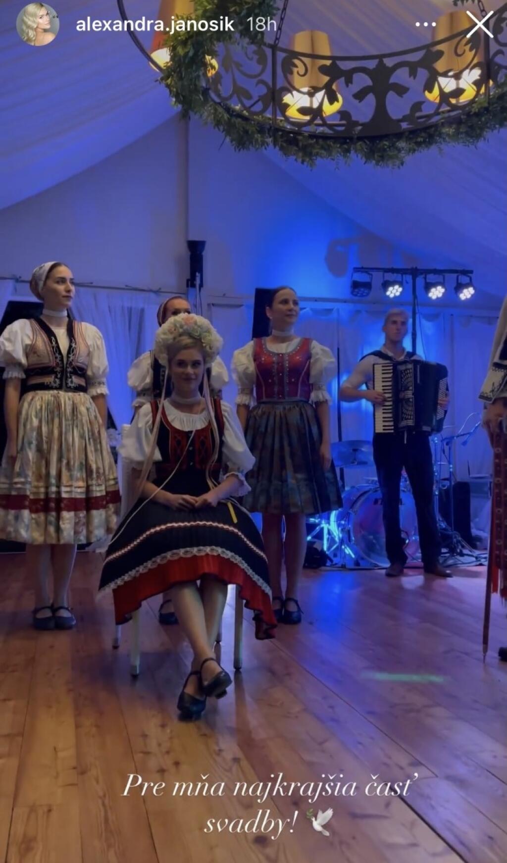 Alexandra si svadobnú tradíciu pochvaľovala.