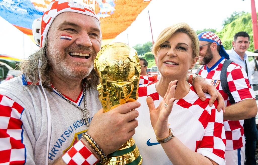 Kolinda pred zápasom neváhala a vyšla do ulíc medzi chorvátskych fanúšikov. Exprezidentka ukázala poriadne divokú tvár, ktorú v bežnom živote nevidíme.