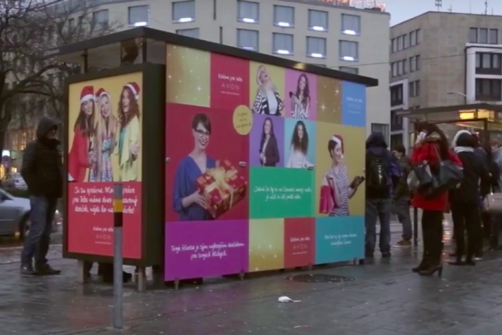 Avon ukázal, ako sa dá z reklamného nosiča spraviť nosič darčekov
