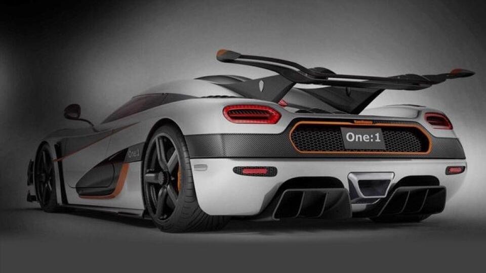 Koenigsegg One:1 odhalia už o necelý mesiac