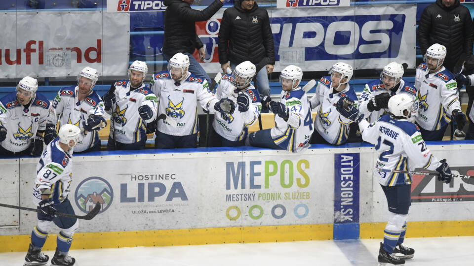 Na snímke lavička Spišskej Novej Vsi po góle v dohrávke 14. kola hokejovej Tipos extraligy HK Spišská Nová Ves - HK Nitra 30. novembra 2021 v Spišskej Novej Vsi. FOTO TASR - František Iván