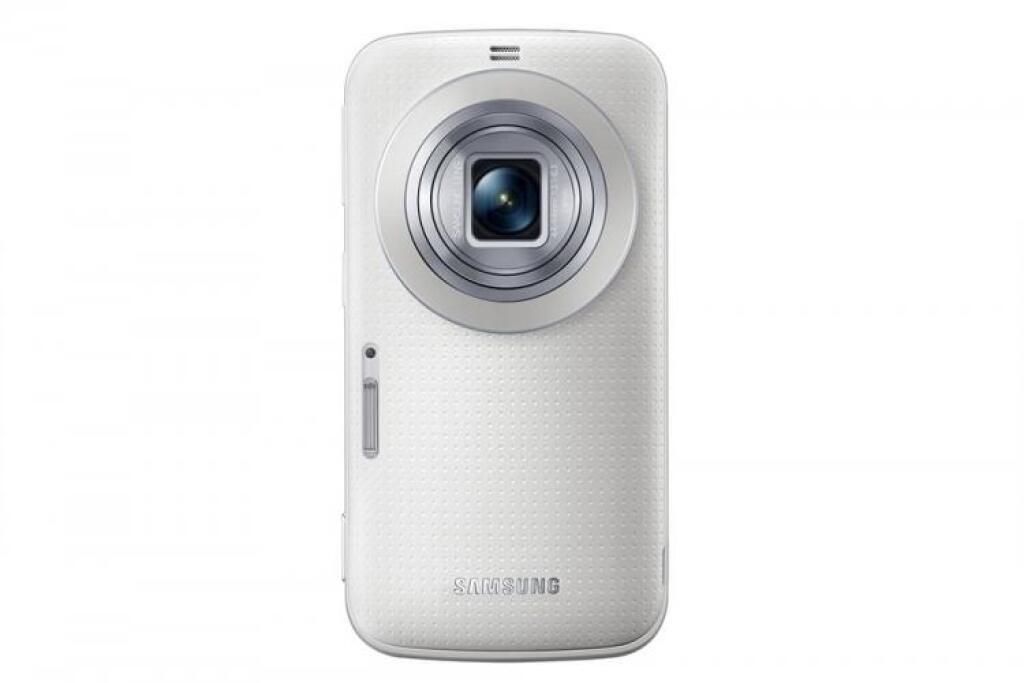 Samsung vyriešil dilemu: má fotoaparát v mobile aj mobil vo fotoaparáte