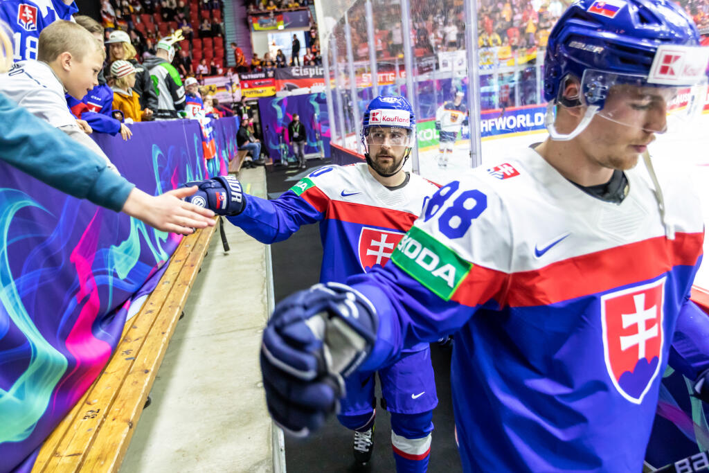 Na snímke je Tomáš Tatar počas druhého zápasu základnej skupiny MS 2022, v ktorom nastúpili slovenskí hokejisti proti Nemecku.