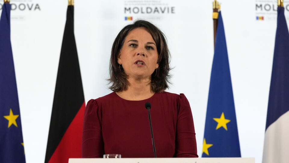 WA 21 Paríž - Nemecká ministerka zahraničných vecí Annalena Baerbocková počas prejavu na tretej konferencii na podporu Moldavska, zasiahnutého konfliktom v susednej Ukrajine v Paríži v pondelok 21. novembra 2022. FOTO TASR/AP
Germany's Foreign Minister Annalena Baerbock speaks during a press conference with French Foreign Minister Catherine Colonna, Moldova's Foreign Minister Nicu Popescu and Romania's Foreign minister Bogdan Aurescu, Monday, Nov. 21, 2022 in Paris. Diplomats are drumming up
