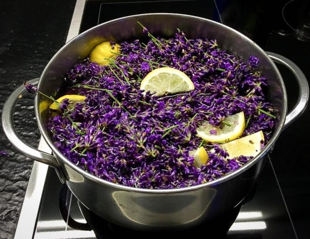Levanduľový sirup sa dá použiť aj pri pečení.