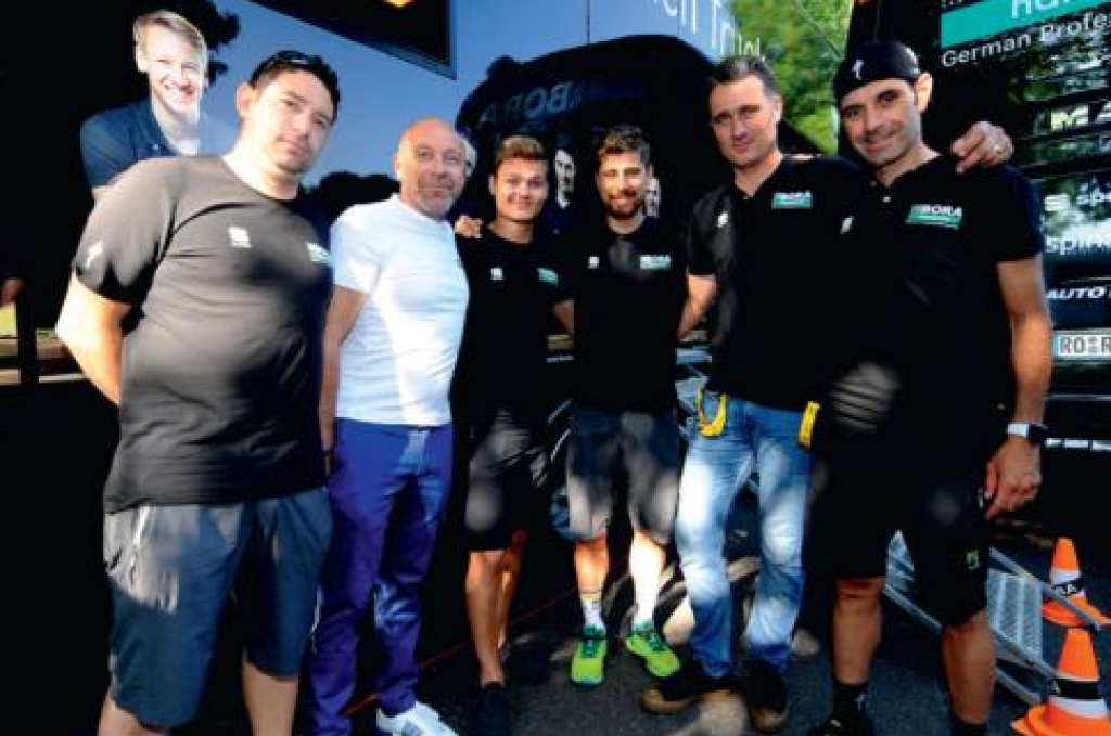 Peter Sagan sa stal nezabudnuteľným fenoménom, ktorý už dávno presiahol hranice Slovenska a svojimi výsledkami, nezameniteľnou osobnosťou či vtipmi si získal srdcia milióny fanúšikov a doslova sa vpísal do športovej histórie.