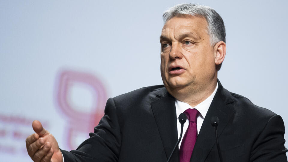 Na snímke maďarský predseda vlády Viktor Orbán hovorí počas tlačovej konferencie po plenárnom zasadnutí predsedov vlád Vyšehradskej skupiny (V4) s predsedom Európskej rady Charlesom Michelom a prostredníctvom online s predsedníčkou Európskej komisie Ursulou von der Leyenovou v Krakove 17. februára 2021. Účastníci si slávnostne pripomenuli 30. výročie založenia Vyšehradskej skupiny. FOTO TASR - Jaroslav Novák