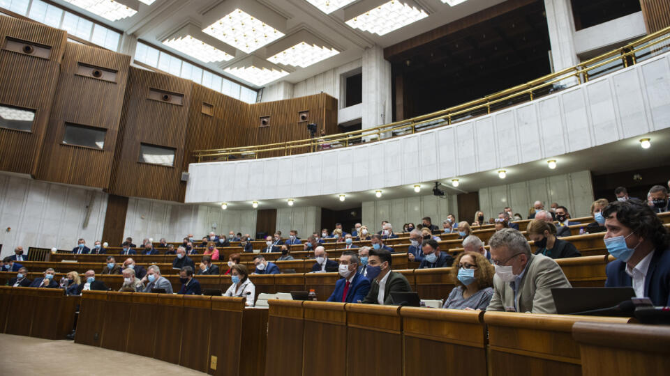 Na snímke 16. schôdza parlamentu v Bratislave v stredu 21. októbra 2020. FOTO TASR - Jakub Kotian